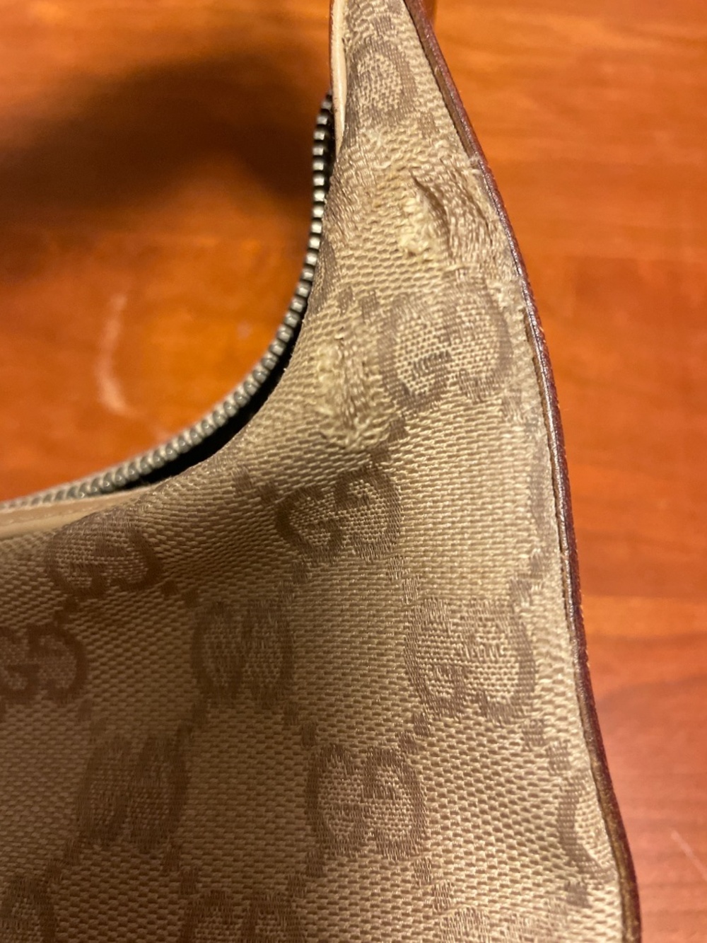 Gucci Shoulder Bag - Picture 8 of 15